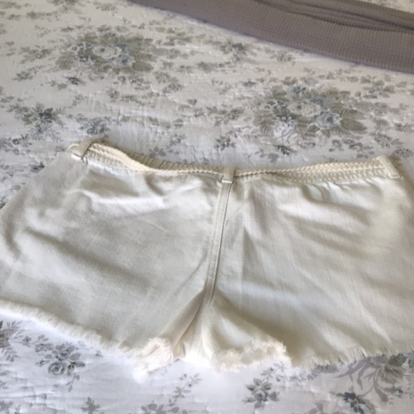 Aerie white pull on shorts like new never worn size large - Picture 2 of 5